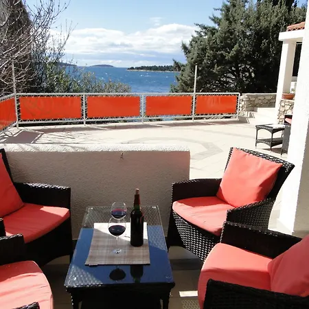 Bozica -great Location By The Sea