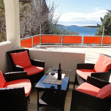 Bozica -great Location By The Sea Apartment *
