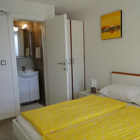 Bozica -great Location By The Sea *