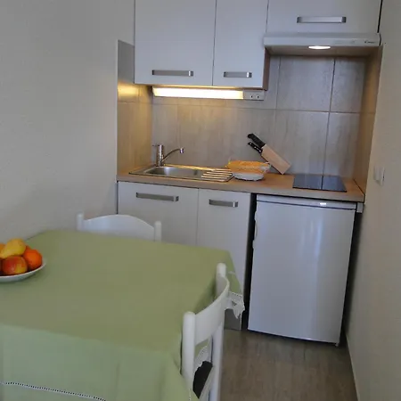 Bozica -great Location By The Sea Apartment Primosten