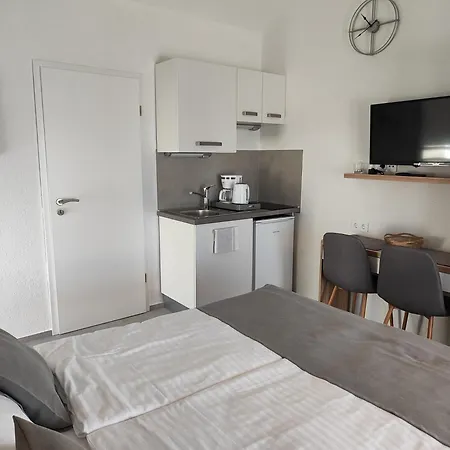 Bozica -great Location By The Sea