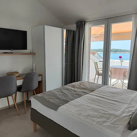 Bozica -great Location By The Sea Apartment