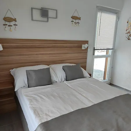 Bozica -great Location By The Sea 아파트 *