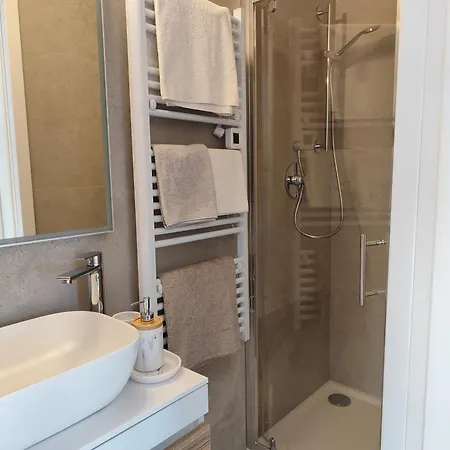 Bozica -great Location By The Sea Apartment Primosten