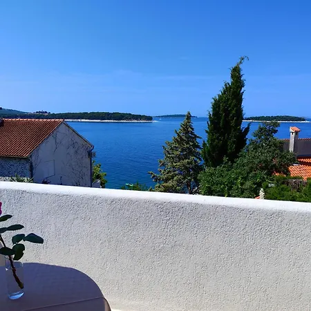 Bozica -great Location By The Sea *