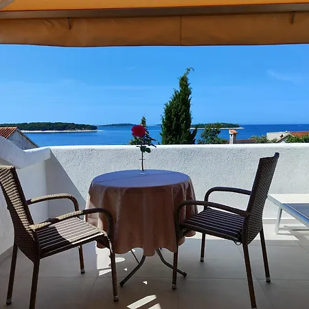 Bozica -great Location By The Sea 아파트